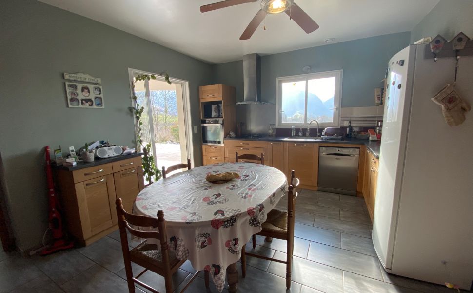  Maison contemporaine avec vues spectaculaires proche d'un village Pyreneen